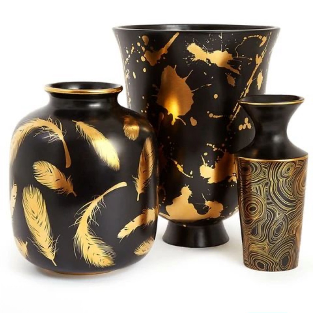 JONATHAN ADLER
MALACHITE BLACK & GOLD FUTURA VASE BLACK AND GOLD VASE
$250 NEW - Picture 3 of 16